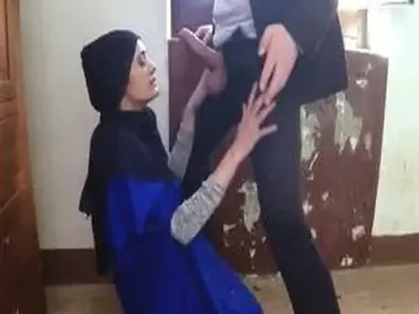 Ukhti Arab Hijab Cantik Pasrah Goyang Kasur poster