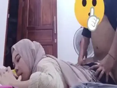 Ukhti Hijab Cantik Pasrah Servis Kasur Pijat poster